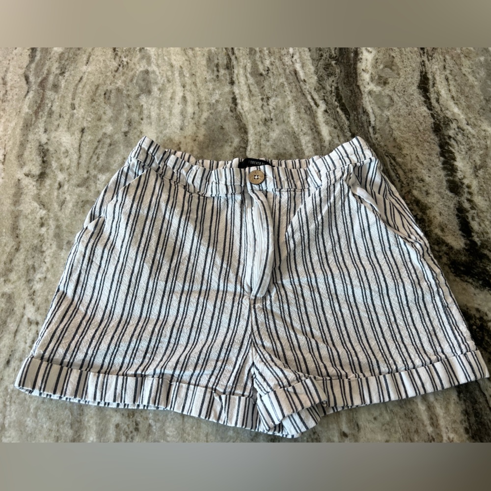 Forever 21 shorts size medium